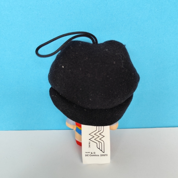 2021 McDonald’s Happy Meal Toy Characters DC SUPER HERO Wonder woman - Picture 2 of 4